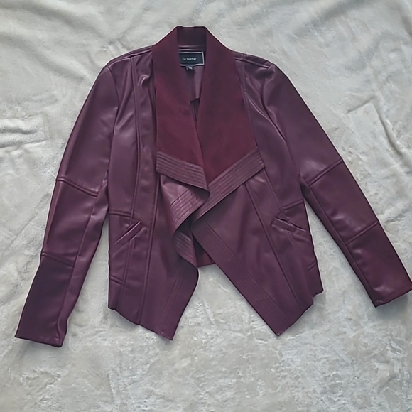 Faux Leather Drape Front Jacket Le Château - Picture 2 of 5